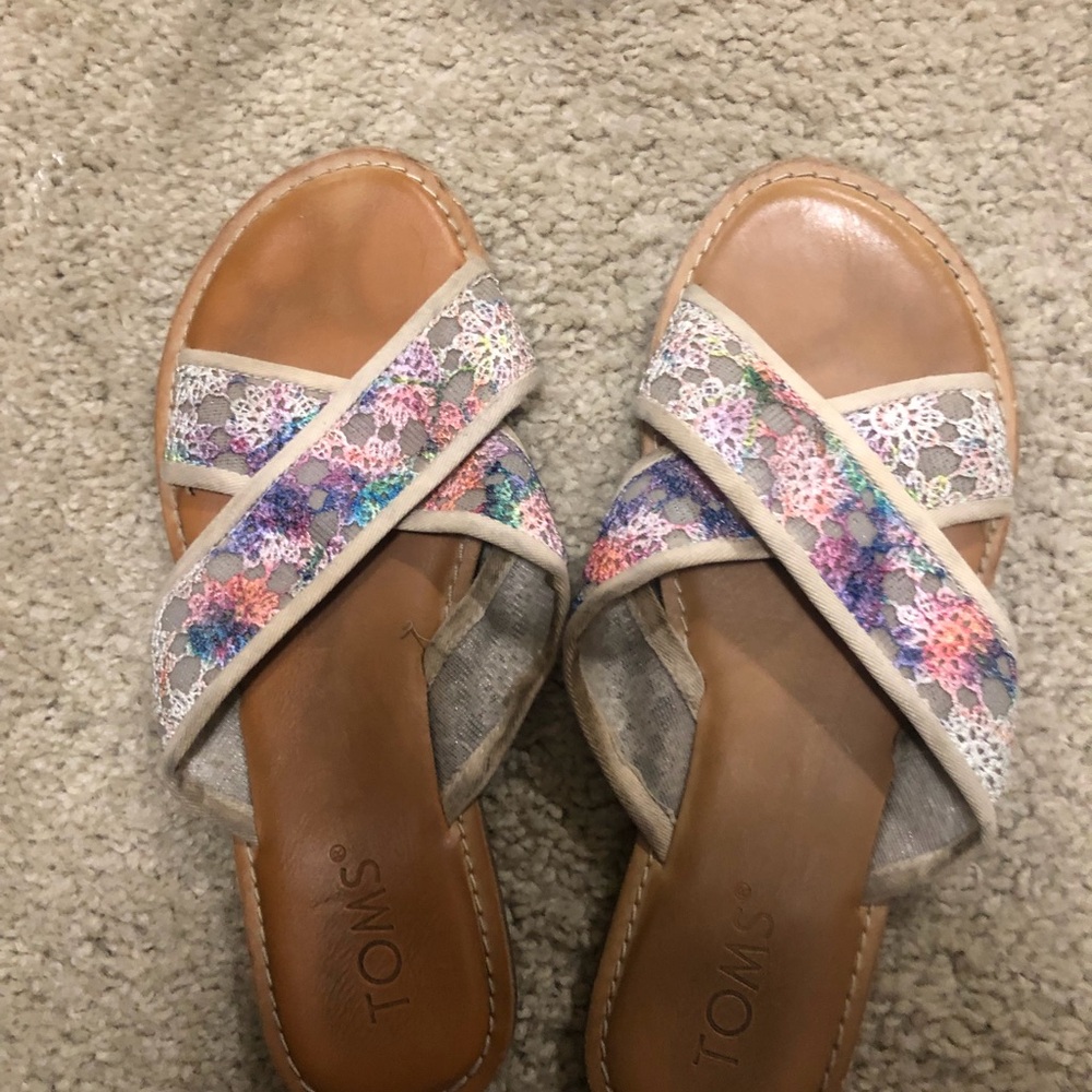 TOMS Viv Floral Lace Cross-Strap Sandals in Beige multi pink purple blue 5